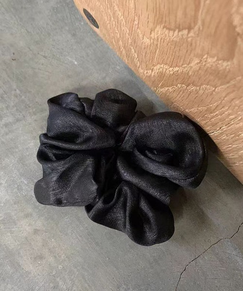 IRADOWL（アイラドール）の「メタリックライクヘアシュシュ（シュシュ・レディース・ブラウン/ダークグレー/ベージュ/ブラック・FREE）」の2枚目の写真