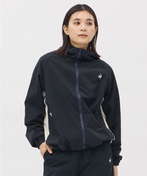 le coq sportif（ルコックスポルティフ）の「ルコックスポルティフ  裏起毛ウィンドブレーカージャケット（ナイロンジャケット・レディース・スモークピンク/ダークグリーン/ネイビー・M/L/XL）」の2枚目の写真