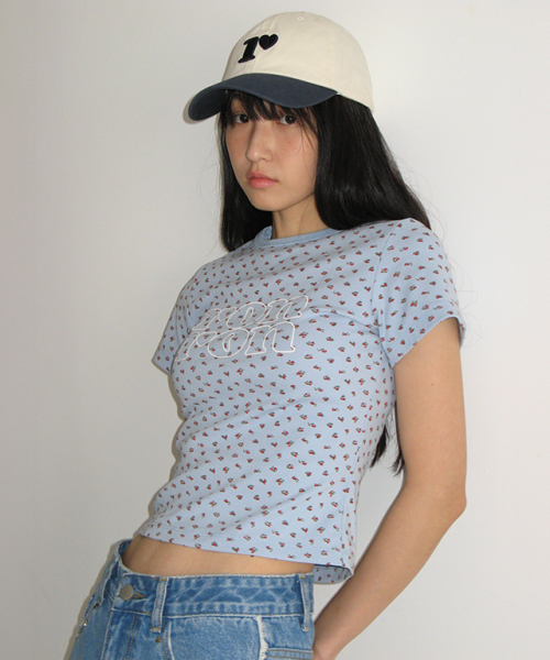 RONRON(ロンロン)の「FLORAL LOGO SLIM CROP T SHIRT SOFT BLUE(Tシャツ/カットソー・レディース・その他・FREE)」の2枚目の写真