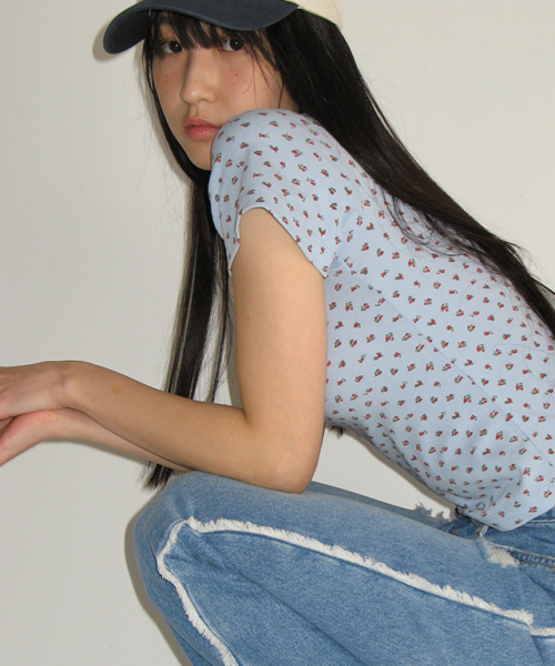 RONRON(ロンロン)の「FLORAL LOGO SLIM CROP T SHIRT SOFT BLUE(Tシャツ/カットソー・レディース・その他・FREE)」の3枚目の写真