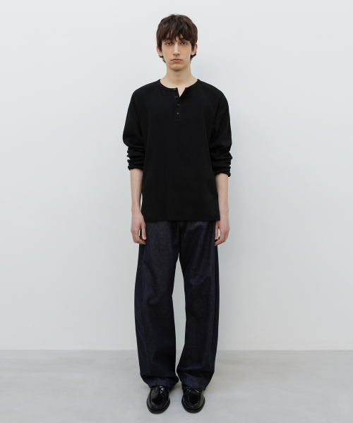 INSILENCE(インサイロンス)の「リブヘンリーネックロングスリーブBLACK(Tシャツ/カットソー・レディース・その他・SMALL/MEDIUM/LARGE)」の2枚目の写真