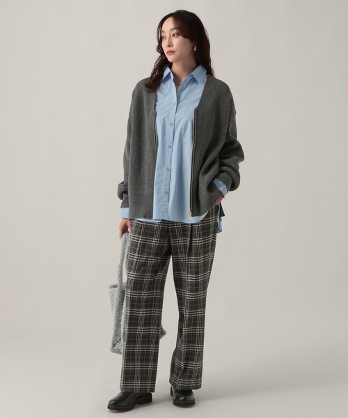 Elura（エルーラ）の「Vネックミドルゲージカーディガン/611691（カーディガン/ボレロ・レディース・ネイビー/チャコールグレー/レッド・FREE）」の6枚目の写真