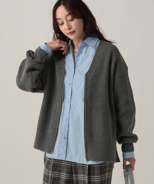 Elura（エルーラ）の「Vネックミドルゲージカーディガン/611691（カーディガン/ボレロ・レディース・ネイビー/チャコールグレー/レッド・FREE）」の4枚目の写真