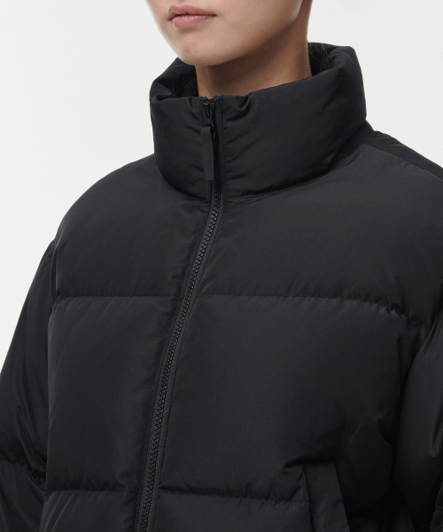 MUSINSA STANDARD WOMAN（ムシンサスタンダードウーマン）の「ウィメンズダウンプファークロップパディングジャケット[ブラック]（ダウンジャケット/コート・レディース・その他・SMALL/MEDIUM/LARGE/X-SMALL）」の3枚目の写真