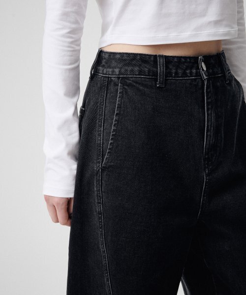 MUSINSA STANDARD WOMAN（ムシンサスタンダードウーマン）の「ウィメンズツイストセミバルーンデニムパンツ[ウォッシュドブラック]（デニムパンツ・レディース・その他・30/24/25/26/27/28/29）」の4枚目の写真