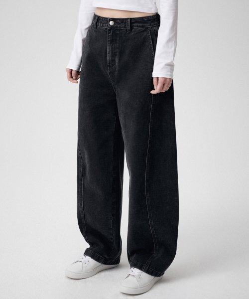 MUSINSA STANDARD WOMAN（ムシンサスタンダードウーマン）の「ウィメンズツイストセミバルーンデニムパンツ[ウォッシュドブラック]（デニムパンツ・レディース・その他・30/24/25/26/27/28/29）」の6枚目の写真