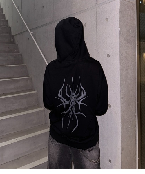 KsG（ケーエスジー）の「トライバルデザインオーバーパーカー（パーカー・レディース・ブラック/ホワイト・LARGE/MEDIUM/SMALL/X-LARGE）」の3枚目の写真