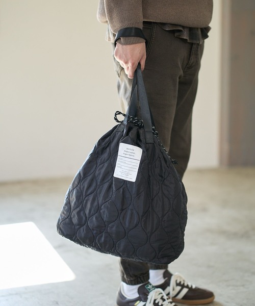 BAYFLOW（ベイフロー）の「ミリタリーキルトトートバッグ（トートバッグ・メンズ・ブラック/カーキ・FREE）」の2枚目の写真
