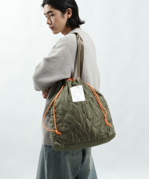 BAYFLOW（ベイフロー）の「ミリタリーキルトトートバッグ（トートバッグ・メンズ・ブラック/カーキ・FREE）」の16枚目の写真