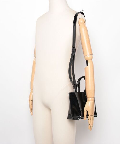 Guess（ゲス）の「ARNELA Mini Tote ミニトートバッグ  （トートバッグ・レディース・ブラック・ONE SIZE）」の4枚目の写真