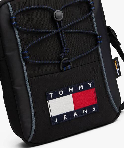tommy jeans（トミー ジーンズ）の「アーカイブリポーターバッグ（ボディバッグ/ウエストポーチ・メンズ・ブラック/マルチ・FREE）」の6枚目の写真