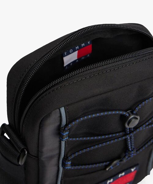 tommy jeans（トミー ジーンズ）の「アーカイブリポーターバッグ（ボディバッグ/ウエストポーチ・メンズ・ブラック/マルチ・FREE）」の7枚目の写真