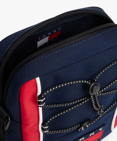 tommy jeans（トミー ジーンズ）の「アーカイブリポーターバッグ（ボディバッグ/ウエストポーチ・メンズ・ブラック/マルチ・FREE）」の3枚目の写真