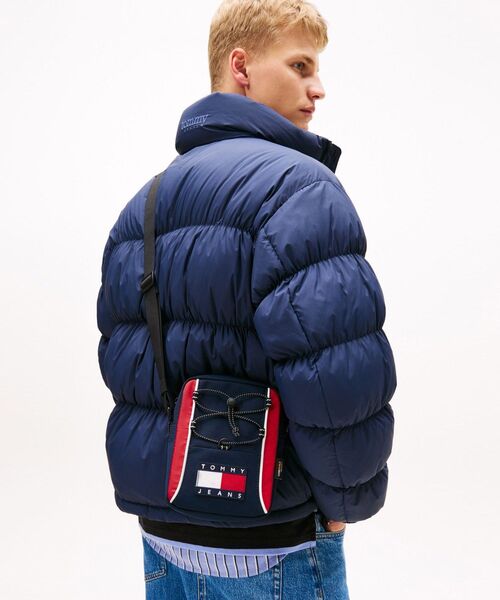 tommy jeans（トミー ジーンズ）の「アーカイブリポーターバッグ（ボディバッグ/ウエストポーチ・メンズ・ブラック/マルチ・FREE）」の4枚目の写真