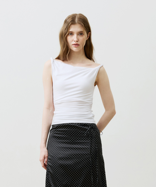 ARI(アリ)の「COS TWISTED SHIRRLING TOP / WHITE(Tシャツ/カットソー・レディース・ホワイト・FREE)」の3枚目の写真