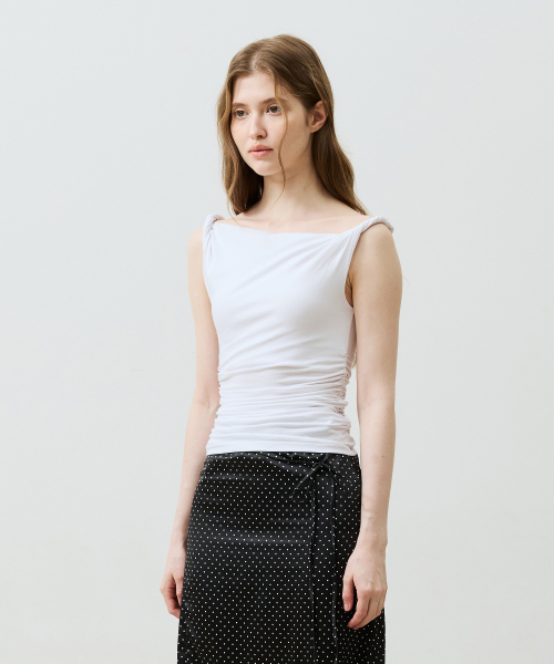 ARI(アリ)の「COS TWISTED SHIRRLING TOP / WHITE(Tシャツ/カットソー・レディース・ホワイト・FREE)」の5枚目の写真