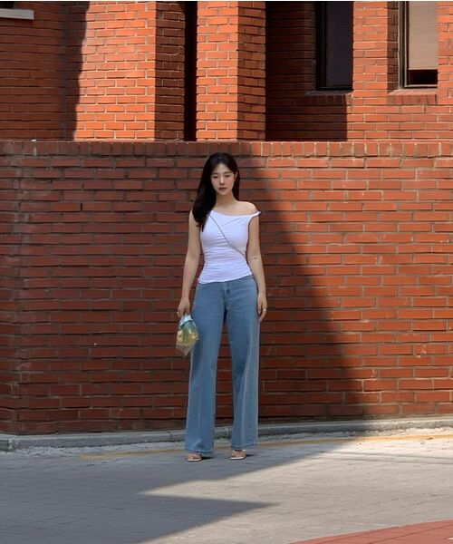 ARI(アリ)の「COS TWISTED SHIRRLING TOP / WHITE(Tシャツ/カットソー・レディース・ホワイト・FREE)」の12枚目の写真