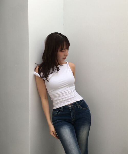 ARI(アリ)の「COS TWISTED SHIRRLING TOP / WHITE(Tシャツ/カットソー・レディース・ホワイト・FREE)」の14枚目の写真