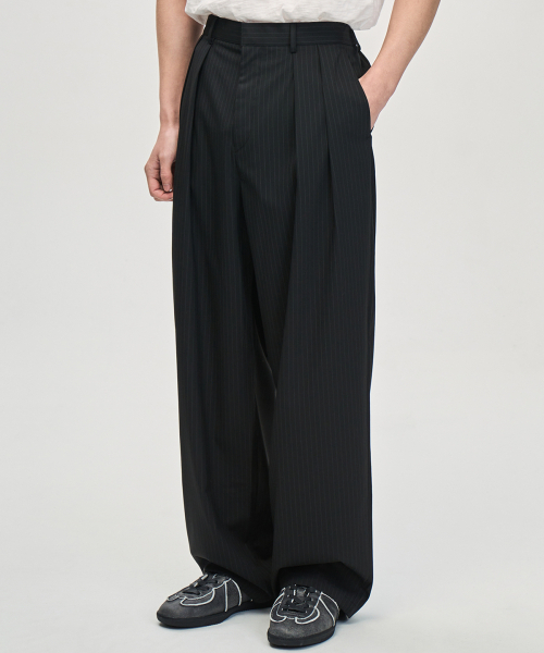 PRAIRIE(KR)(プレーリー)の「ツーピンタックピンストライプワイドスラックス(ブラック)(スラックス・メンズ・ブラック・SMALL/MEDIUM/LARGE)」の11枚目の写真