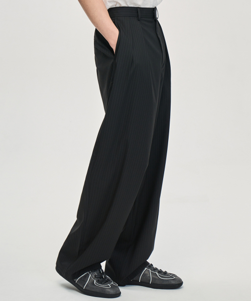 PRAIRIE(KR)(プレーリー)の「ツーピンタックピンストライプワイドスラックス(ブラック)(スラックス・メンズ・ブラック・SMALL/MEDIUM/LARGE)」の12枚目の写真