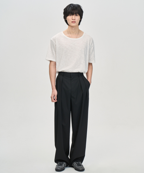 PRAIRIE(KR)(プレーリー)の「ツーピンタックピンストライプワイドスラックス(ブラック)(スラックス・メンズ・ブラック・SMALL/MEDIUM/LARGE)」の13枚目の写真