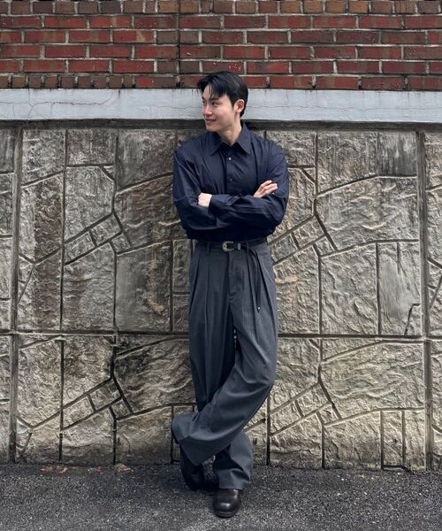 PRAIRIE(KR)(プレーリー)の「ツーピンタックピンストライプワイドスラックス(ブラック)(スラックス・メンズ・ブラック・SMALL/MEDIUM/LARGE)」の3枚目の写真