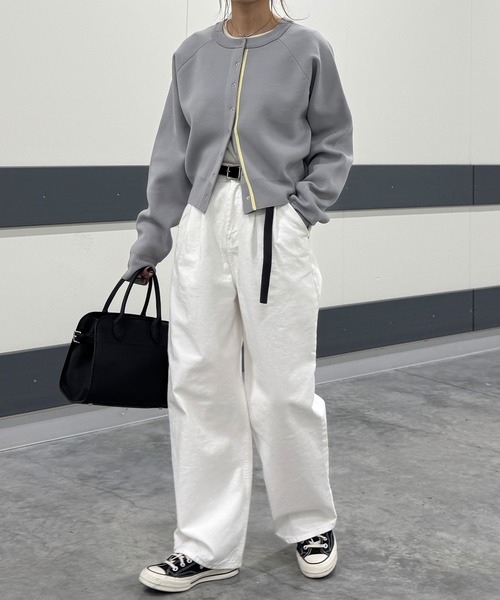 ISOOK(アイスー)の「バイカラーダンボールニットカーディガン(chiica original) / 春ニット 配色ライン ニットトップス グレー ブラック(カーディガン/ボレロ・レディース・グレー/ブラック・FREE)」の9枚目の写真