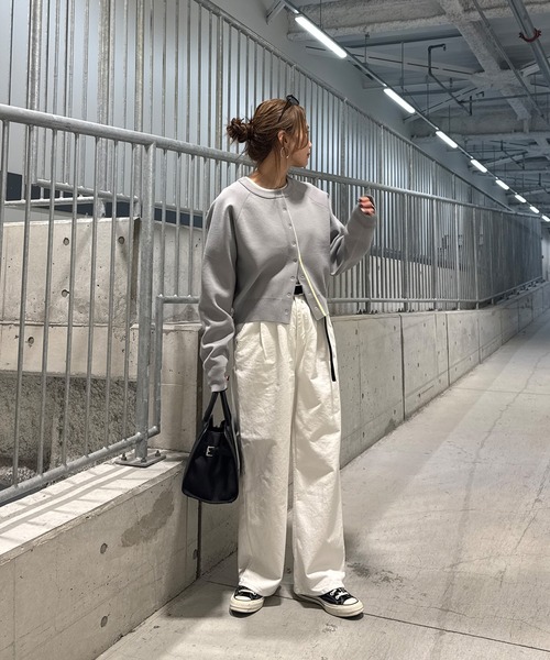 ISOOK(アイスー)の「バイカラーダンボールニットカーディガン(chiica original) / 春ニット 配色ライン ニットトップス グレー ブラック(カーディガン/ボレロ・レディース・グレー/ブラック・FREE)」の12枚目の写真