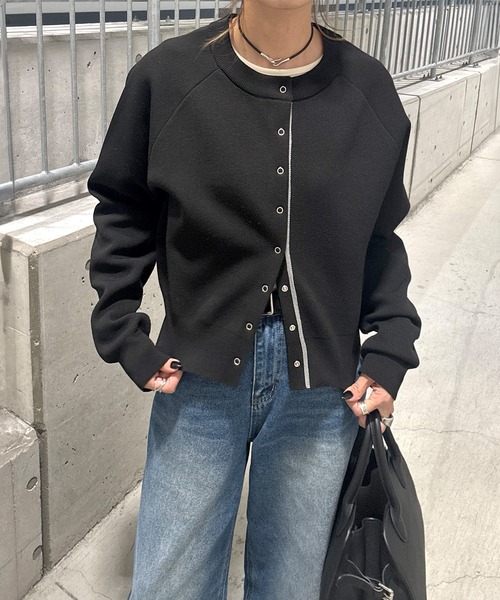 ISOOK(アイスー)の「バイカラーダンボールニットカーディガン(chiica original) / 春ニット 配色ライン ニットトップス グレー ブラック(カーディガン/ボレロ・レディース・グレー/ブラック・FREE)」の14枚目の写真