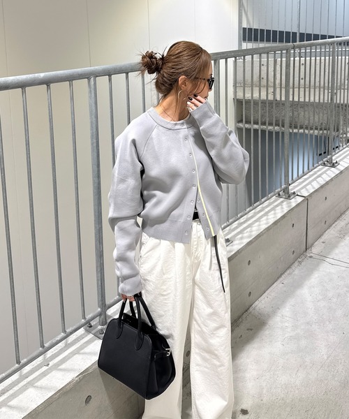 ISOOK(アイスー)の「バイカラーダンボールニットカーディガン(chiica original) / 春ニット 配色ライン ニットトップス グレー ブラック(カーディガン/ボレロ・レディース・グレー/ブラック・FREE)」の11枚目の写真