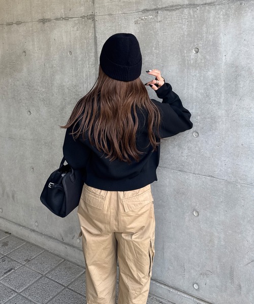 ISOOK(アイスー)の「バイカラーダンボールニットカーディガン(chiica original) / 春ニット 配色ライン ニットトップス グレー ブラック(カーディガン/ボレロ・レディース・グレー/ブラック・FREE)」の4枚目の写真