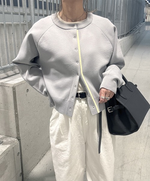 ISOOK(アイスー)の「バイカラーダンボールニットカーディガン(chiica original) / 春ニット 配色ライン ニットトップス グレー ブラック(カーディガン/ボレロ・レディース・グレー/ブラック・FREE)」の8枚目の写真