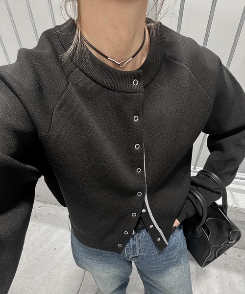 ISOOK(アイスー)の「バイカラーダンボールニットカーディガン(chiica original) / 春ニット 配色ライン ニットトップス グレー ブラック(カーディガン/ボレロ・レディース・グレー/ブラック・FREE)」の19枚目の写真