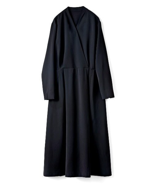 IEDIT(イディット)の「IEDIT 美しい黒がつづく原着素材で作った カシュクールデザインが美しい 大人の純黒ワンピース〈ブラック〉(ワンピース・レディース・ブラック・MP/S/M/L/LL/3L/4L)」の3枚目の写真