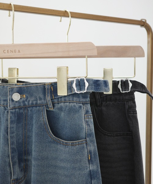 CENEA(セネア)の「サイドベルトバレルレッグデニム(デニムパンツ・レディース・ブラック/ライトブルー・LARGE/MEDIUM/SMALL)」の11枚目の写真