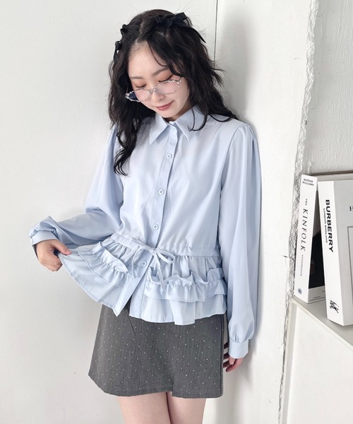 Loueme(ルエム)の「ペプラムフリルシャツブラウス(シャツ/ブラウス・レディース・ライトブルー/ブラック/ホワイト・FREE)」の5枚目の写真