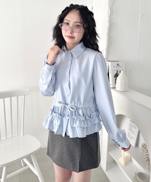 Loueme(ルエム)の「ペプラムフリルシャツブラウス(シャツ/ブラウス・レディース・ライトブルー/ブラック/ホワイト・FREE)」の6枚目の写真