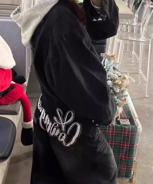 NANEA（ナネア）の「バックロゴプリント＆クロスモチーフ カーブデニムパンツ（デニムパンツ・レディース・ブラック・X-LARGE/LARGE/MEDIUM/SMALL）」の2枚目の写真