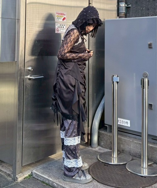 Candy Stripper(キャンディストリッパー)の「LACE TRIM LAYERED DOT SATIN パンツ(その他パンツ・レディース・チャコール/ブラック/アイボリー・FREE)」の9枚目の写真
