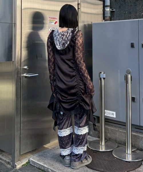 Candy Stripper(キャンディストリッパー)の「LACE TRIM LAYERED DOT SATIN パンツ(その他パンツ・レディース・チャコール/ブラック/アイボリー・FREE)」の10枚目の写真
