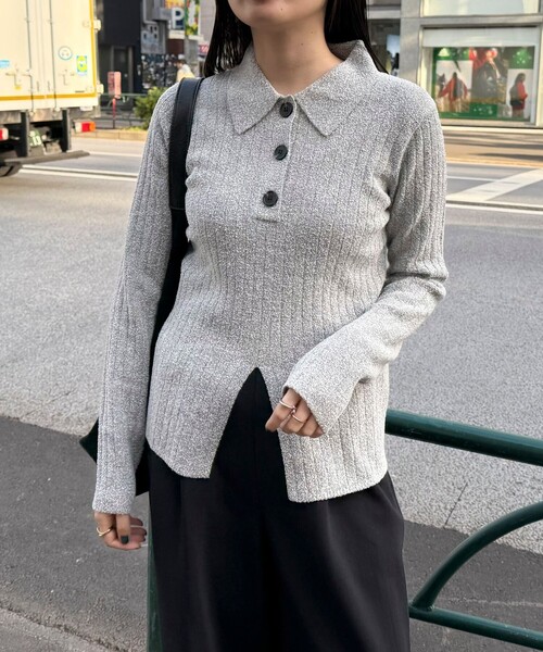 fredy emue（フレディエミュ）の「センタースリット衿付きプルオーバー（ニット/セーター・レディース・グレー系その他/オフホワイト/ピンク/ネイビー・38）」の3枚目の写真