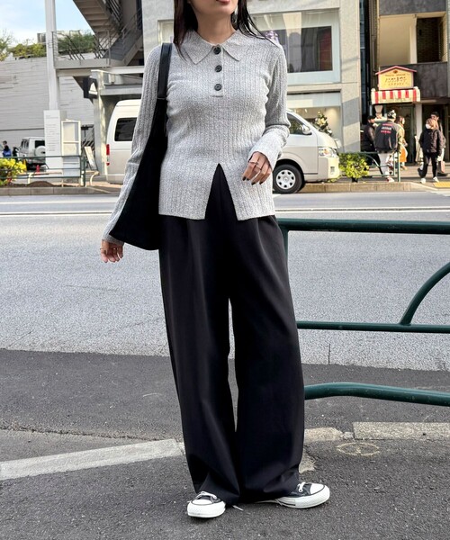 fredy emue（フレディエミュ）の「センタースリット衿付きプルオーバー（ニット/セーター・レディース・グレー系その他/オフホワイト/ピンク/ネイビー・38）」の8枚目の写真