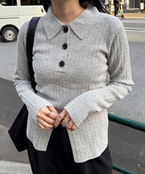 fredy emue（フレディエミュ）の「センタースリット衿付きプルオーバー（ニット/セーター・レディース・グレー系その他/オフホワイト/ピンク/ネイビー・38）」の9枚目の写真