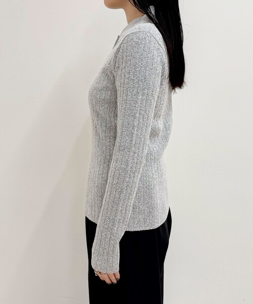 fredy emue（フレディエミュ）の「センタースリット衿付きプルオーバー（ニット/セーター・レディース・グレー系その他/オフホワイト/ピンク/ネイビー・38）」の14枚目の写真