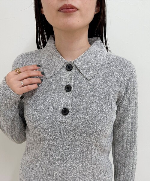 fredy emue（フレディエミュ）の「センタースリット衿付きプルオーバー（ニット/セーター・レディース・グレー系その他/オフホワイト/ピンク/ネイビー・38）」の17枚目の写真