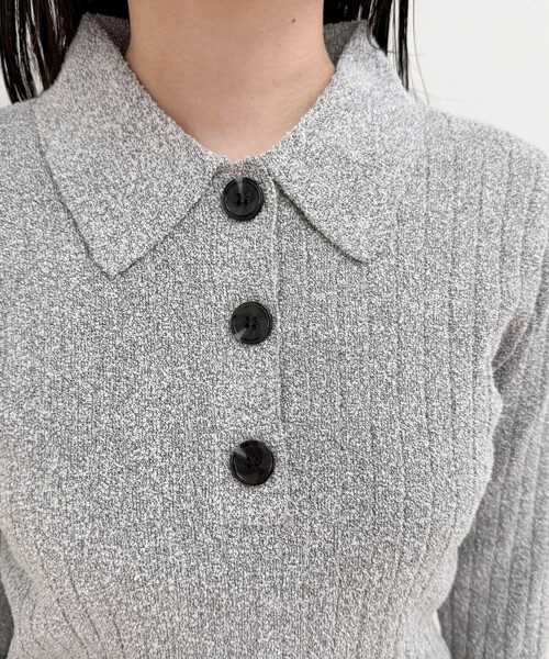 fredy emue（フレディエミュ）の「センタースリット衿付きプルオーバー（ニット/セーター・レディース・グレー系その他/オフホワイト/ピンク/ネイビー・38）」の18枚目の写真