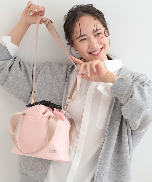 Lee(リー)の「【Lee別注/撥水】巾着ショルダーバッグ(ショルダーバッグ・レディース・グレー/ブラック/ナチュラル/ピンク系/アイボリー系7/ピンク系1・00)」の6枚目の写真