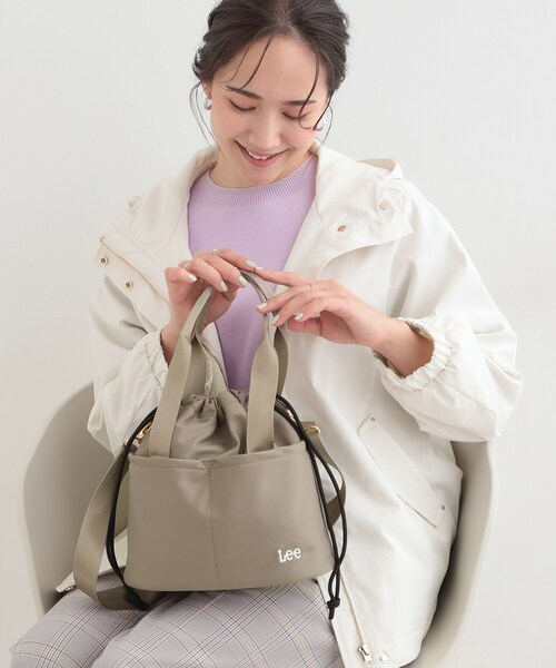 Lee(リー)の「【Lee別注/撥水】巾着ショルダーバッグ(ショルダーバッグ・レディース・グレー/ブラック/ナチュラル/ピンク系/アイボリー系7/ピンク系1・00)」の3枚目の写真