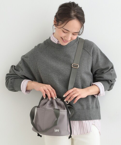 Lee(リー)の「【Lee別注/撥水】巾着ショルダーバッグ(ショルダーバッグ・レディース・グレー/ブラック/ナチュラル/ピンク系/アイボリー系7/ピンク系1・00)」の1枚目の写真