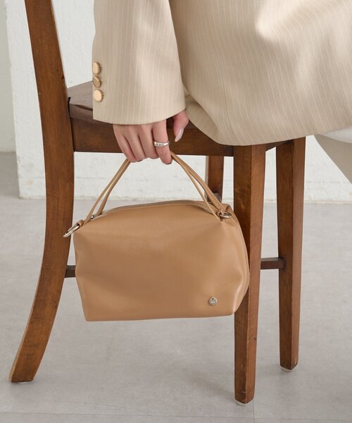 mystic(ミスティック)の「チャーム付きダブルハンドルミニBAG(ハンドバッグ・レディース・キャメル/ブラック・ONE SIZE)」の6枚目の写真